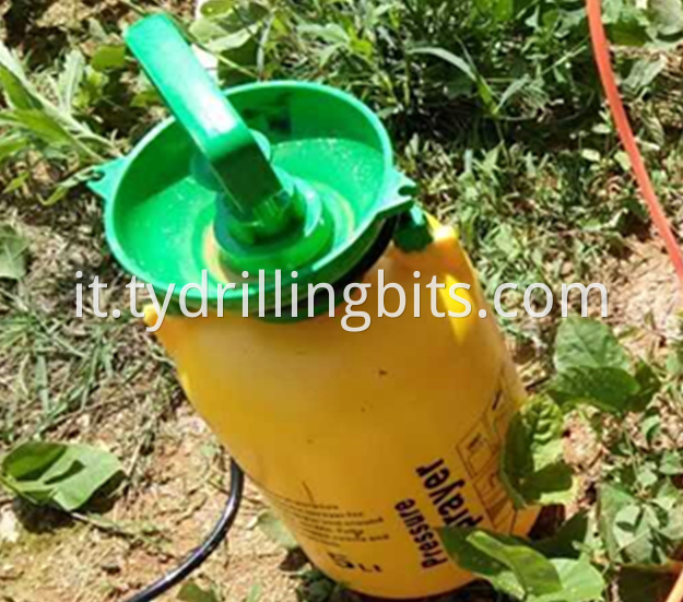 Manual high pressure water pump